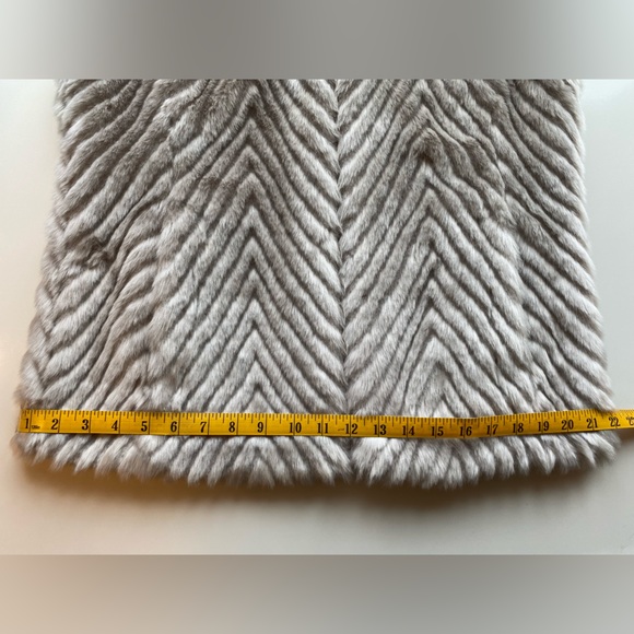 CHARLIE B Faux Fur Vest Size Medium - Picture 10 of 12